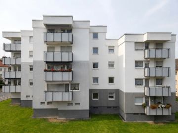 Frisch sanierte 2 Zimmer Wohnung mit Balkon in Bischofsheim, Rheinstraße 57, 65474 Bischofsheim